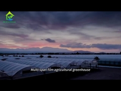 Grote landbouwhuisgassen met meervoudige film